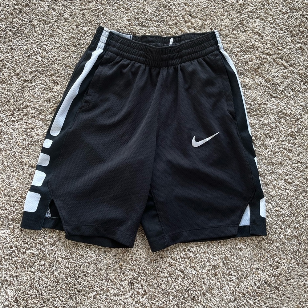 black nike basketball shorts